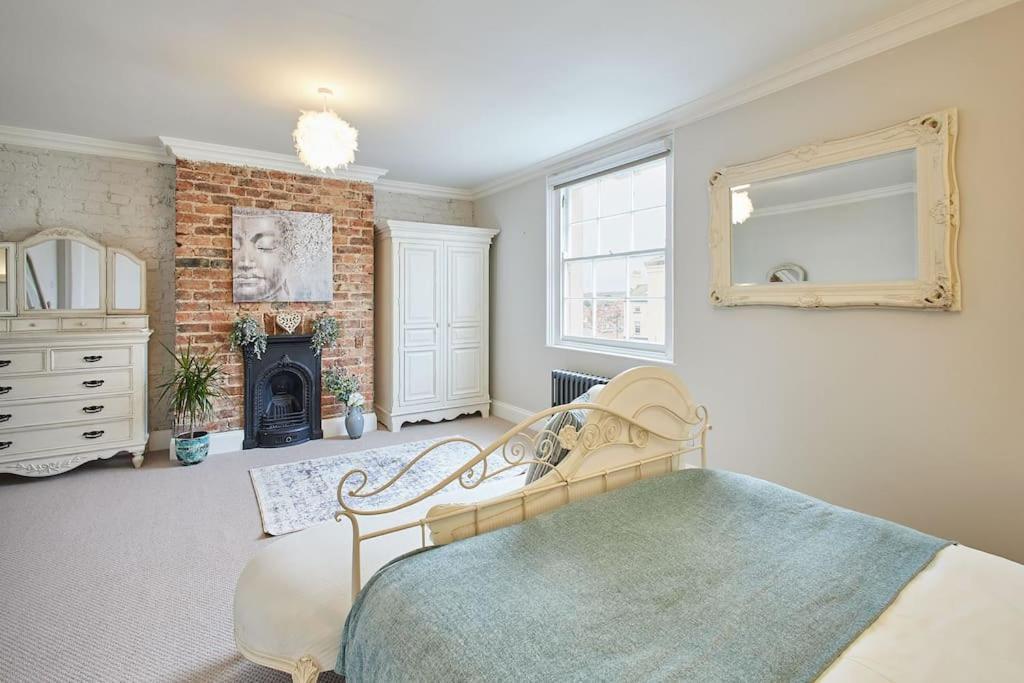 Deja Blue Beautiful Period Holiday home *